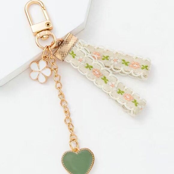 NEW … Gorgeous Flower Love / Lace Keychain - Picture 1 of 4